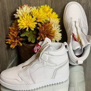 ❤️NWT NIKE WMNS AIR JORDAN 1 HIGH ZIP white/white